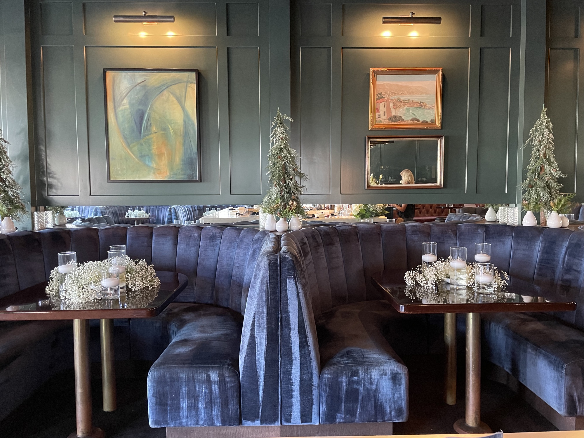 Holiday restaurant table décor