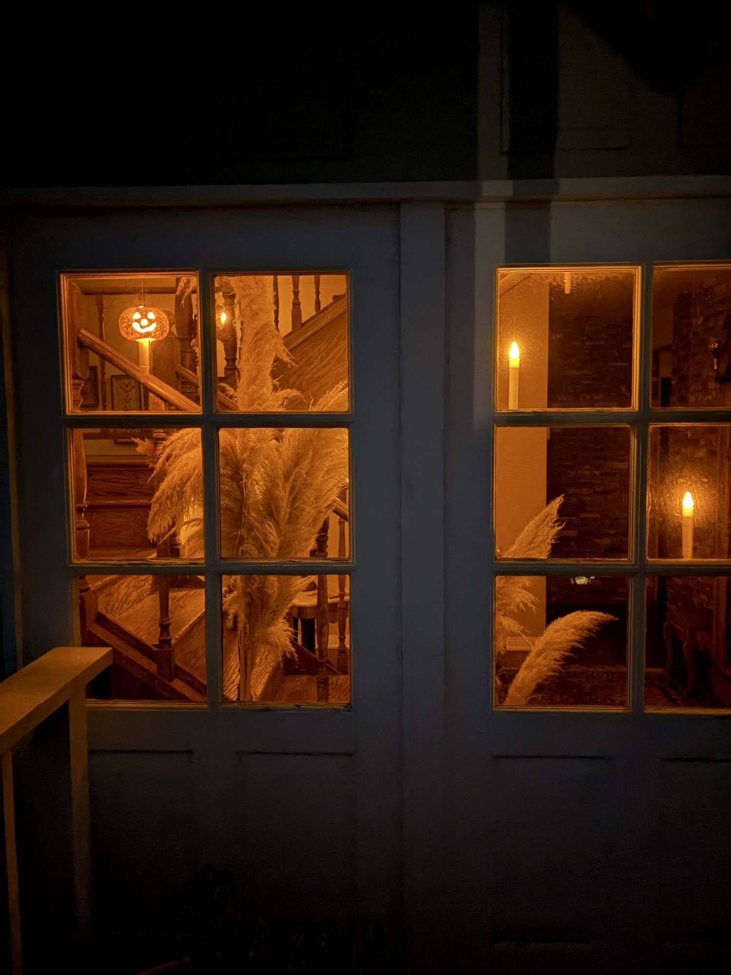 Halloween pampas installation